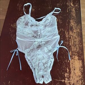 Mentionables Elegant Blue Iridescent Lace Bodysuit M NWOT